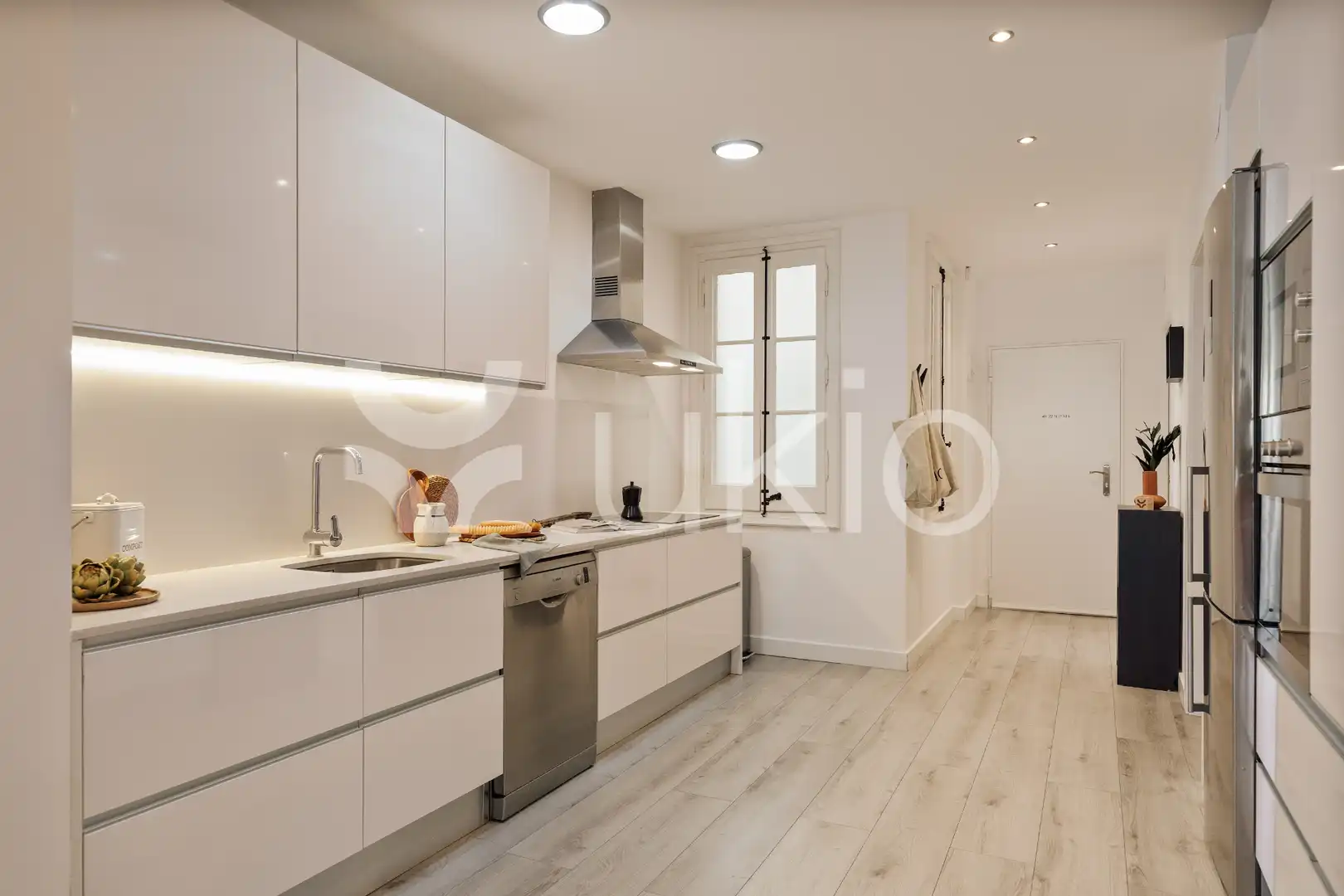 Cuina de Apartament de lloguer en Barcelona amb Aire condicionat, Calefacció i Moblat