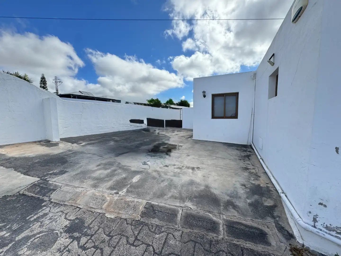 Vista exterior de Casa o chalet en venta en San Bartolomé con Terraza, Piscina y Amueblado