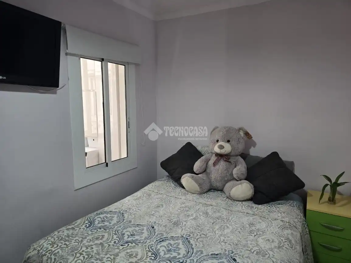 Bedroom of Flat for sale in Barcelona  with Air Conditioner and Balcony