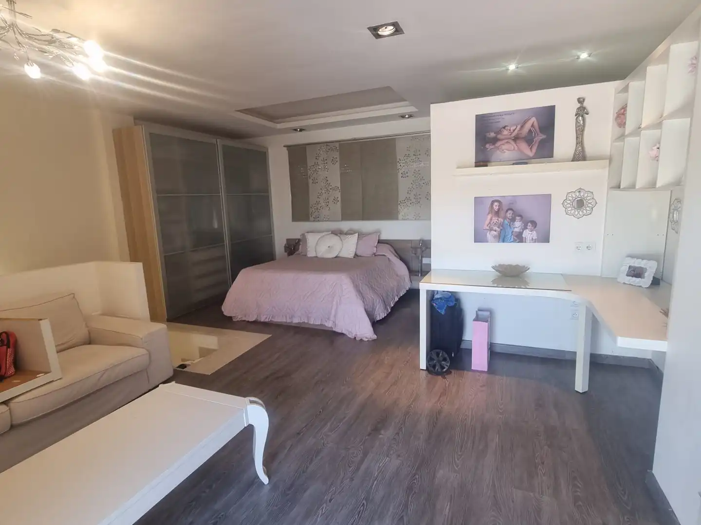 Schlafzimmer von Einfamilien-Reihenhaus zum Verkauf in Estepona mit Klimaanlage, Privatgarten und Terrasse