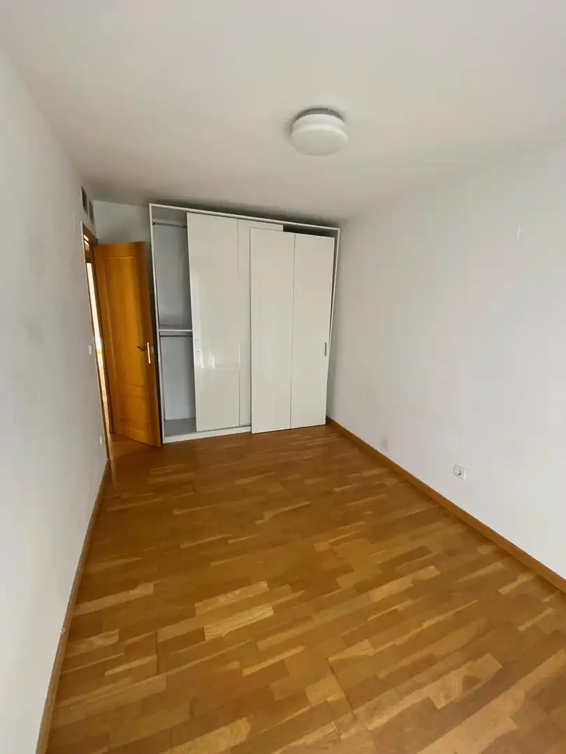 Dormitori de Casa adosada en venda en Zaragoza amb Terrassa i Piscina