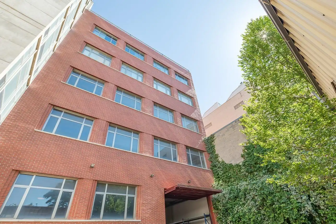 Exterior view of Industrial buildings for rent in Madrid