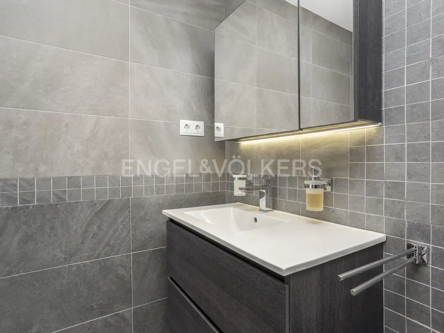 Bathroom of Houses for rent in Vilanova i la Geltrú  with Air Conditioner, Heating and Private garden