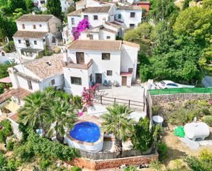 Vista exterior de Casa o xalet en venda en Vélez-Málaga amb Terrassa i Piscina