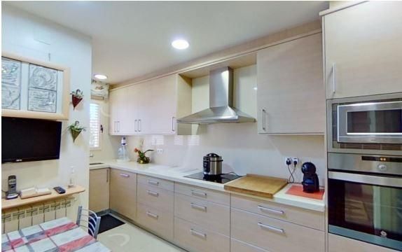 Cuina de Casa adosada en venda en Golmés amb Aire condicionat, Calefacció i Jardí privat