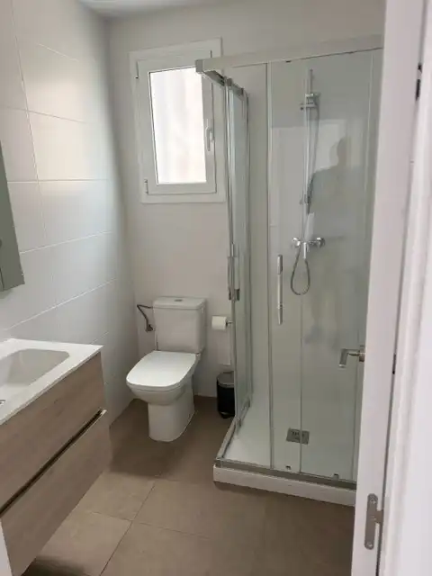 Baño de Piso de alquiler en Barcelona con Aire acondicionado, Parquet y Terraza