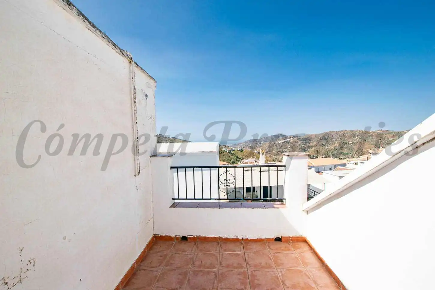 Terrasse von Einfamilien-Reihenhaus zum Verkauf in Cómpeta mit Terrasse und Möbliert