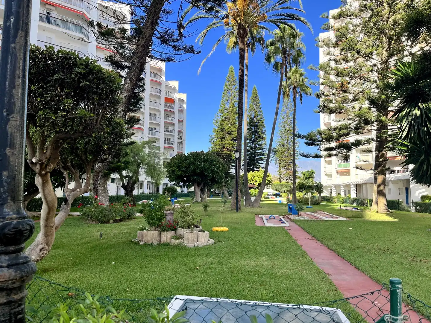 Vista exterior de Pis en venda en Salobreña amb Piscina, Moblat i Balcó