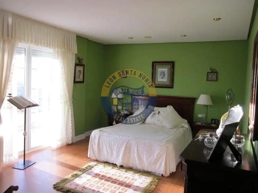 Habitación de Casa o chalet en venta en Valdefresno con Calefacción, Jardín privado y Parquet
