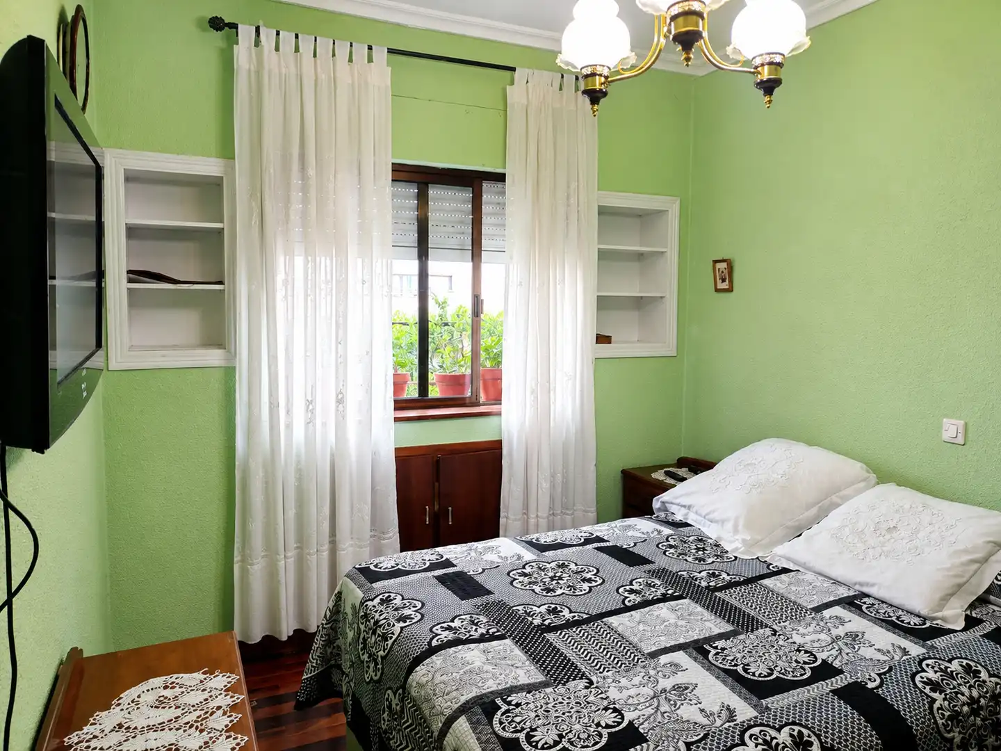 Schlafzimmer von Wohnung zur Miete in Santander mit Möbliert und Ofen
