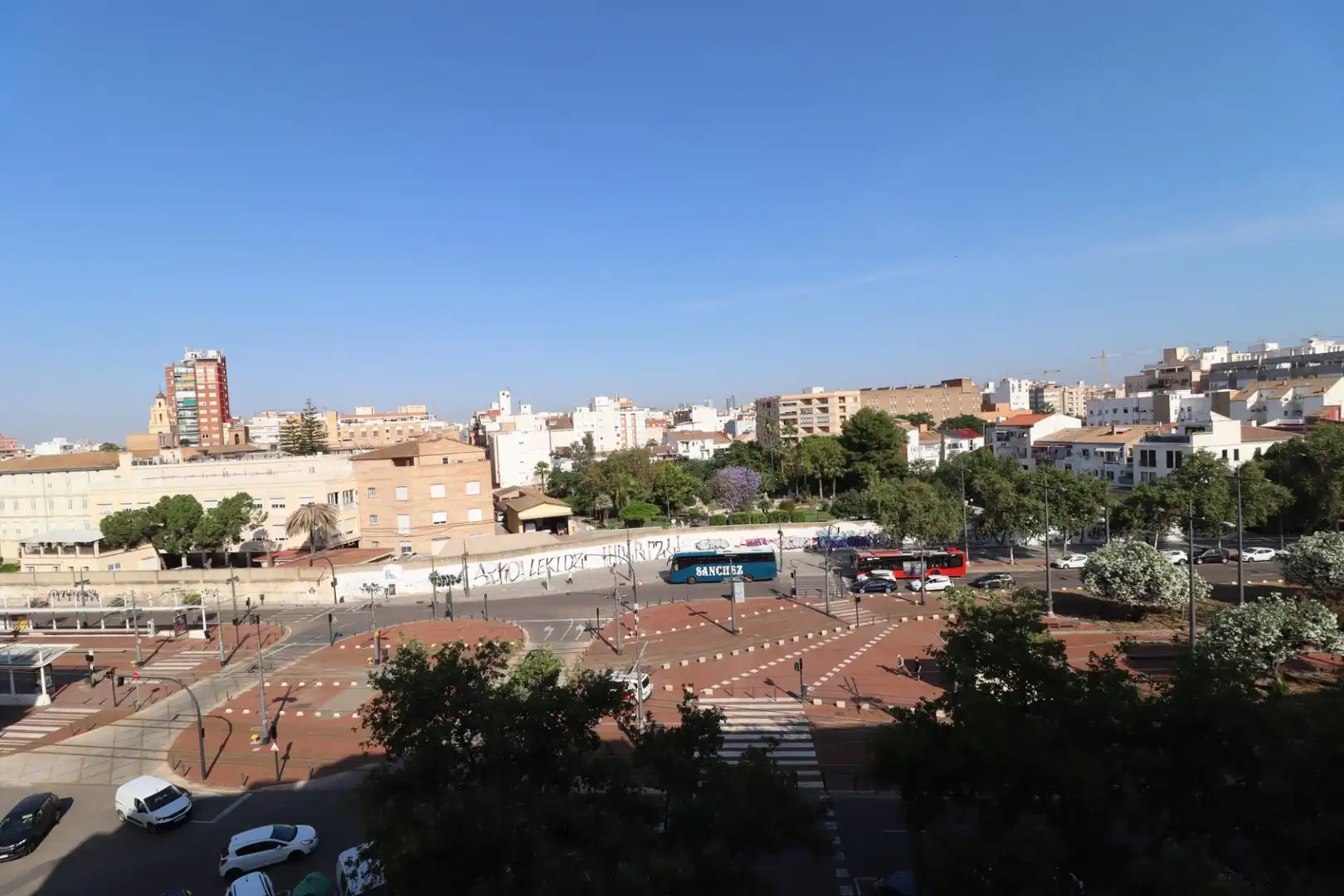 Exterior view of Flat for rent in Valencia  with Air Conditioner