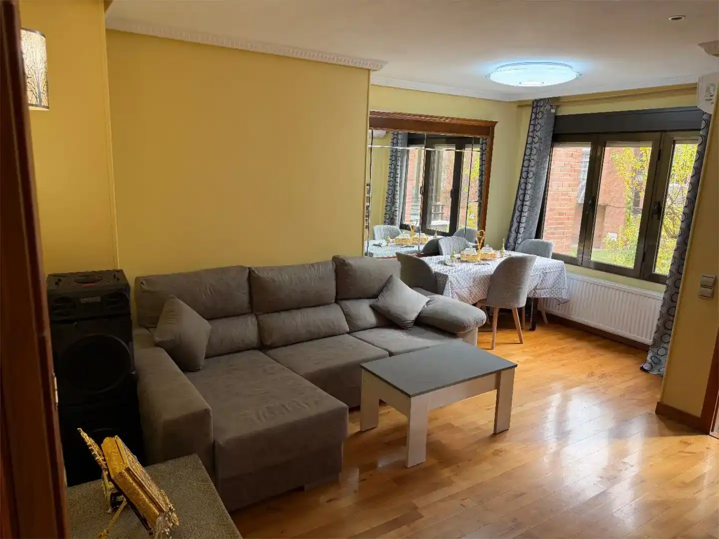 Sala d'estar de Pis en venda en Leganés amb Aire condicionat, Jardí privat i Parquet