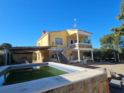 Vista exterior de Casa o xalet en venda en Chiva amb Aire condicionat, Calefacció i Jardí privat