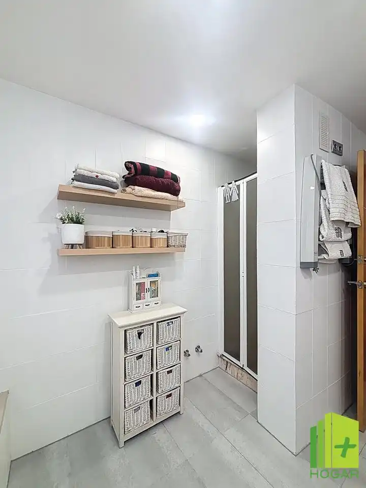 Baño de Ático de alquiler en Jaén con Aire acondicionado, Terraza y Amueblado