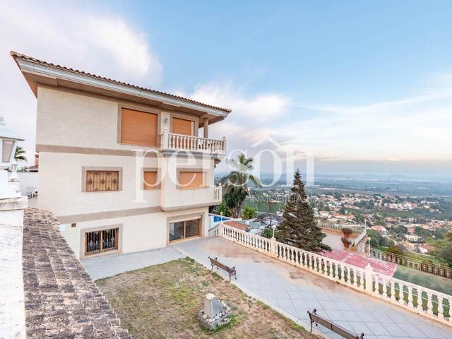 Casa-chalet en Venta en Cumbres de Calicanto