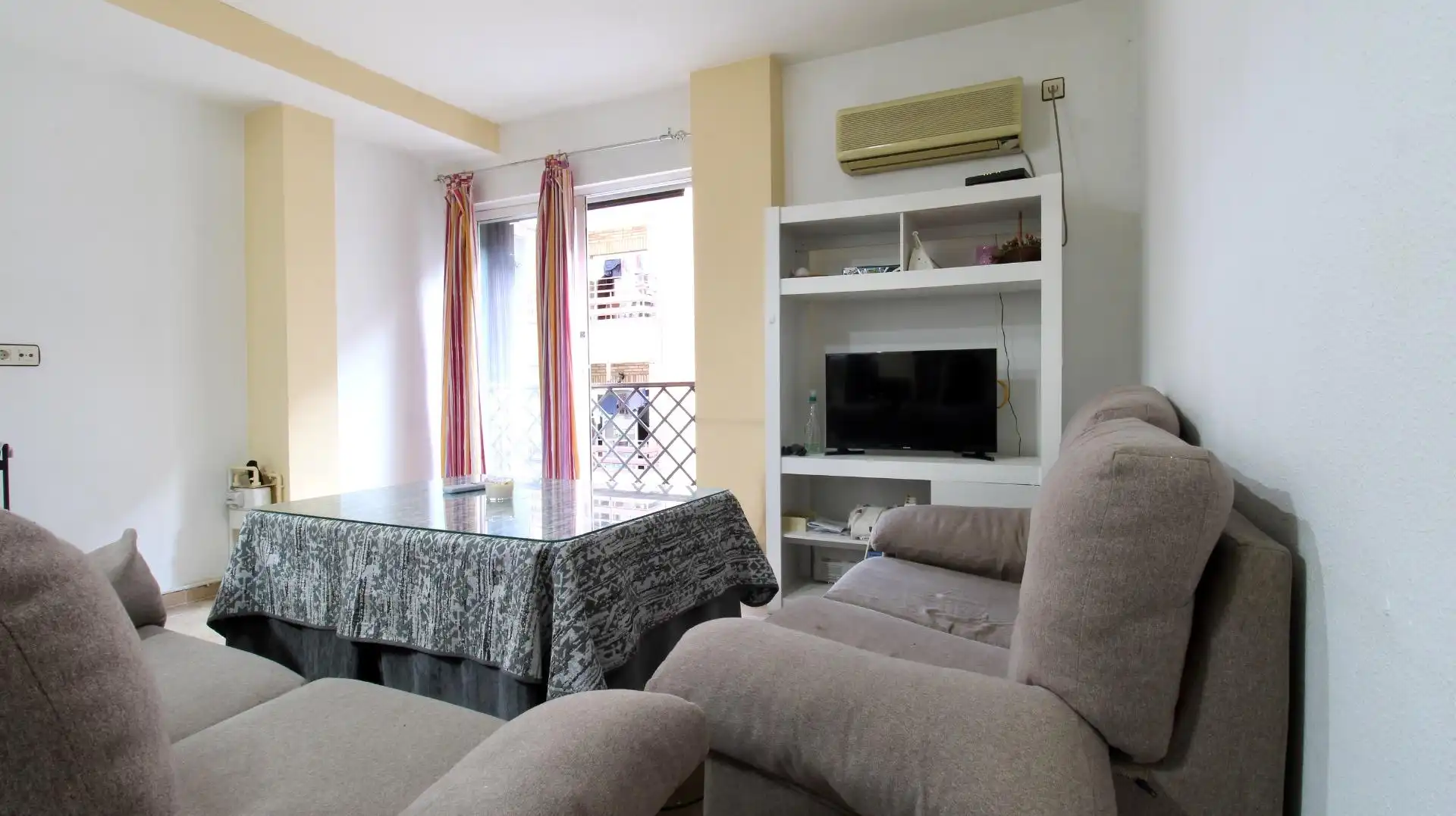 Sala d'estar de Pis en venda en Granada amb Aire condicionat i Calefacció