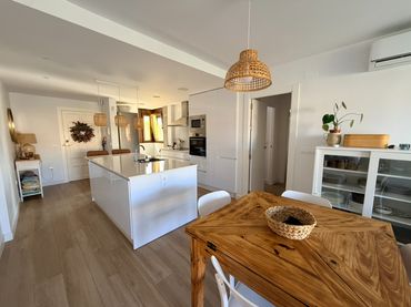 Wohnung mit Balkon zum Verkauf in Calle Arco de los Reyes 19