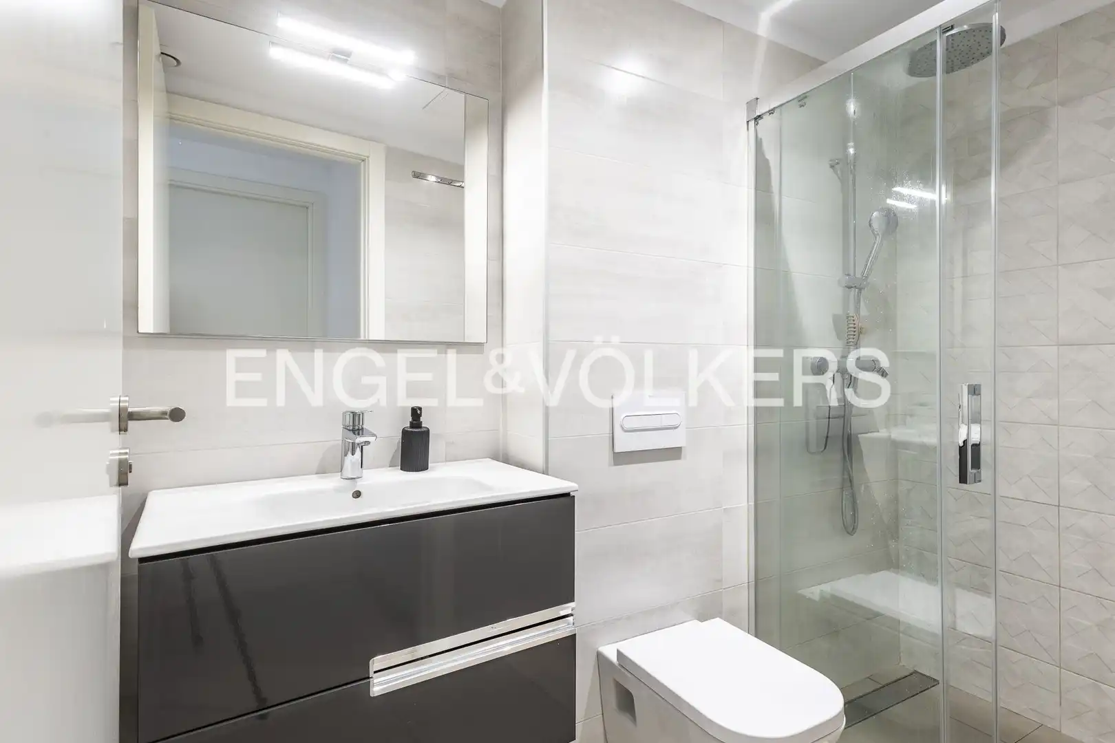 Baño de Casa adosada en venta en Badalona con Aire acondicionado, Calefacción y Terraza