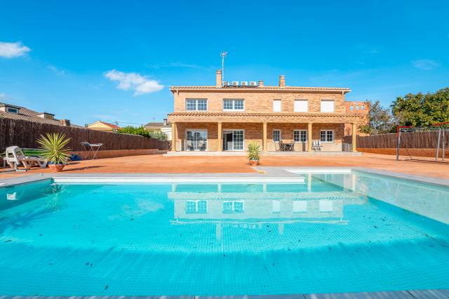 Casa-chalet en Venta en Carrer d'Anglaterra en Can Parellada