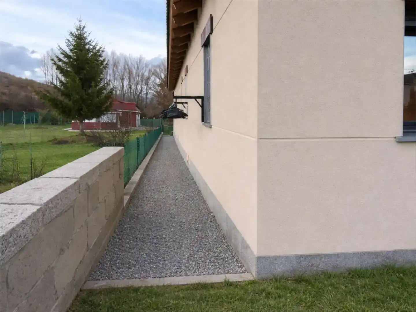 Vista exterior de Pis en venda en Cistierna amb Jardí privat, Parquet i Traster