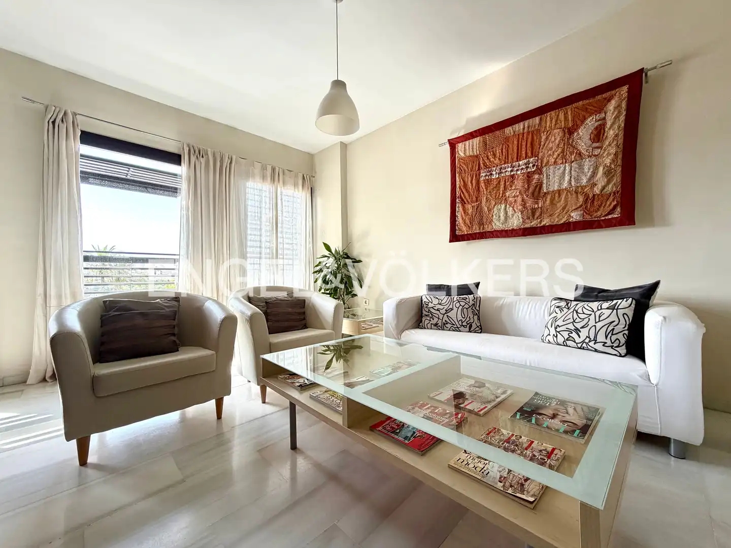 Living room of Flat for rent in Sevilla  with Air Conditioner, Heating and Storage room