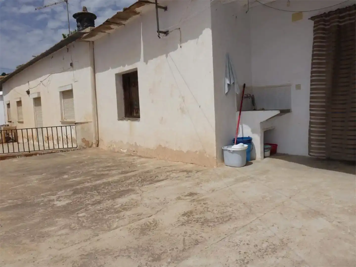 Casa adosada en venda en Pórtugos amb Moblat i Balcó