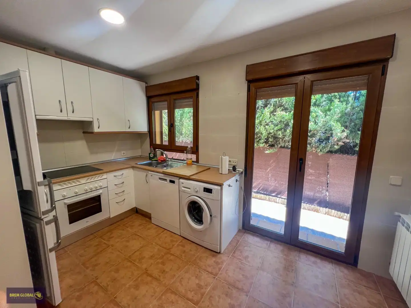 Cuina de Casa o xalet en venda en El Berrueco amb Calefacció, Jardí privat i Alarma