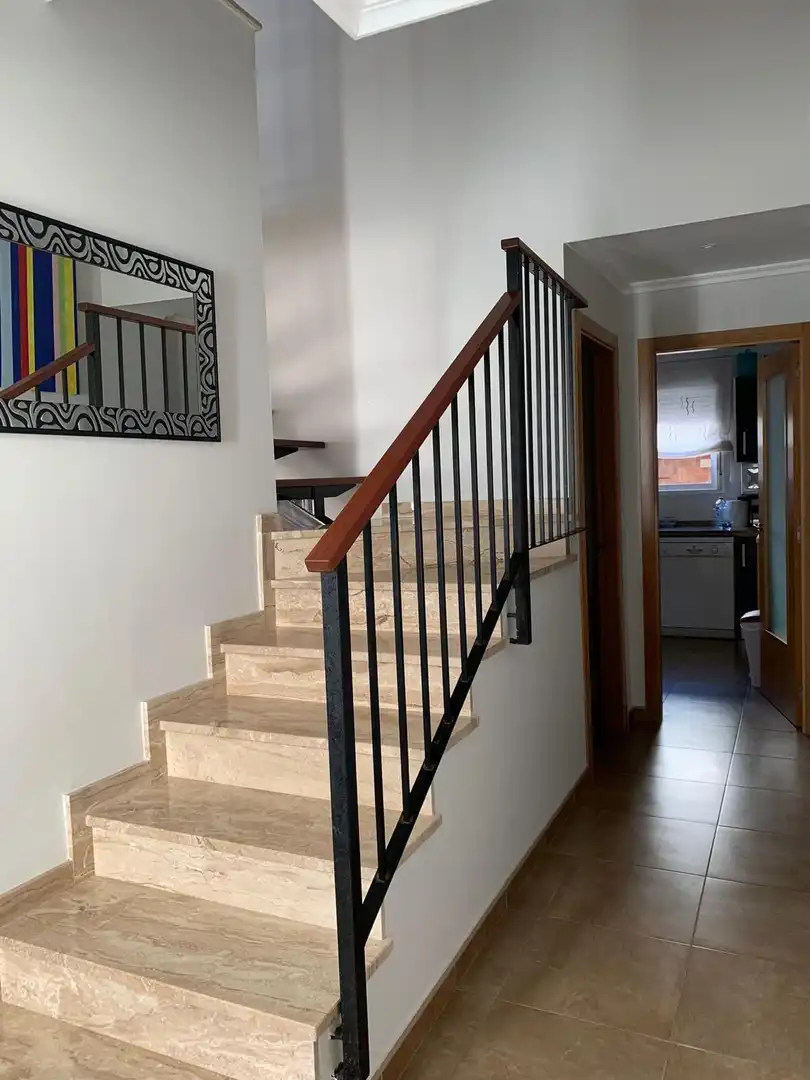 Einfamilien-Reihenhaus zur Miete in Cullera mit Klimaanlage, Terrasse und Abstellraum