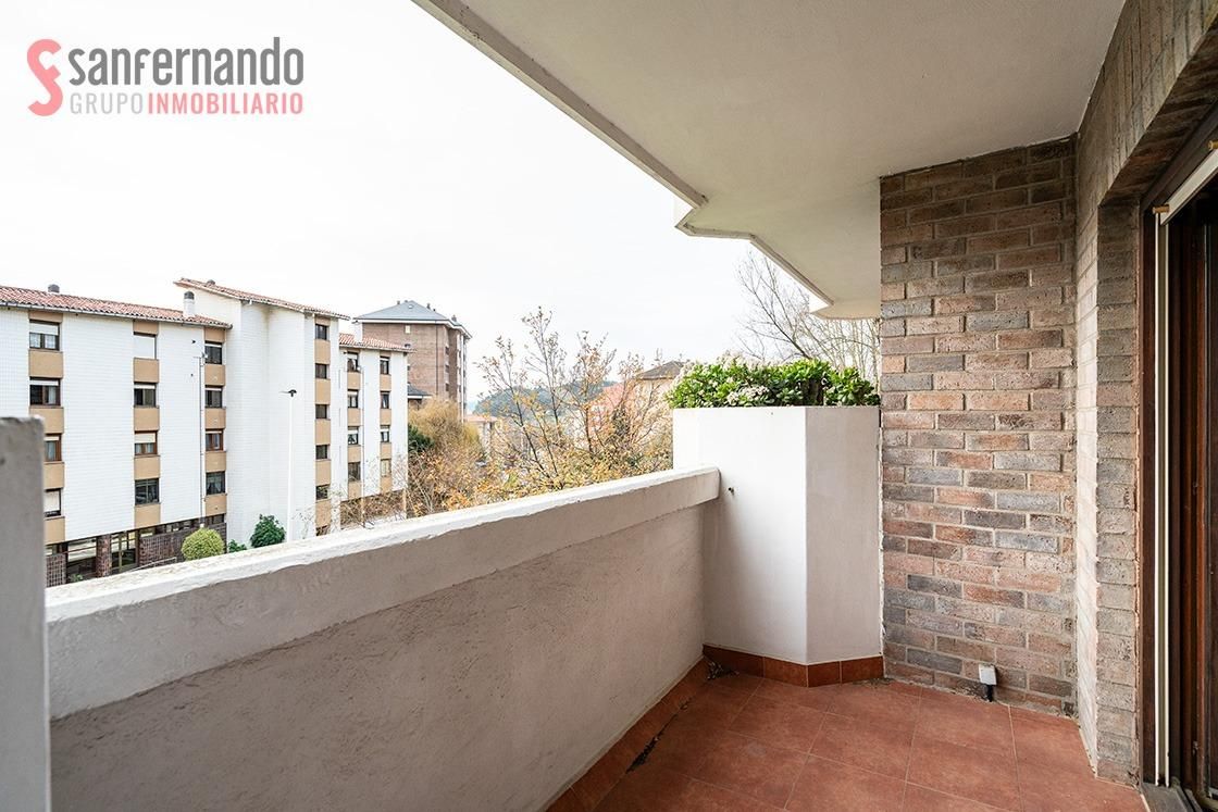 Flat for sale in Calle del Poeta Gerardo Diego, Alisal - San Román