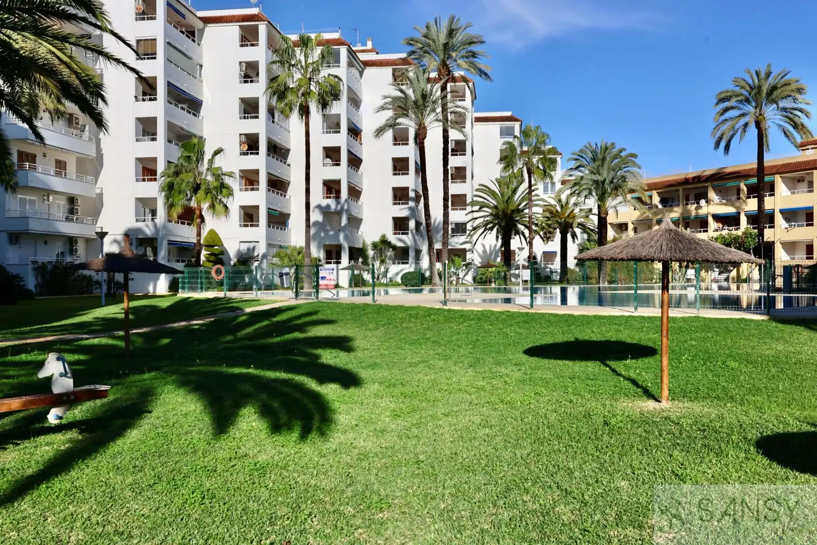 Vista exterior de Apartament en venda en Jávea / Xàbia amb Piscina comunitària