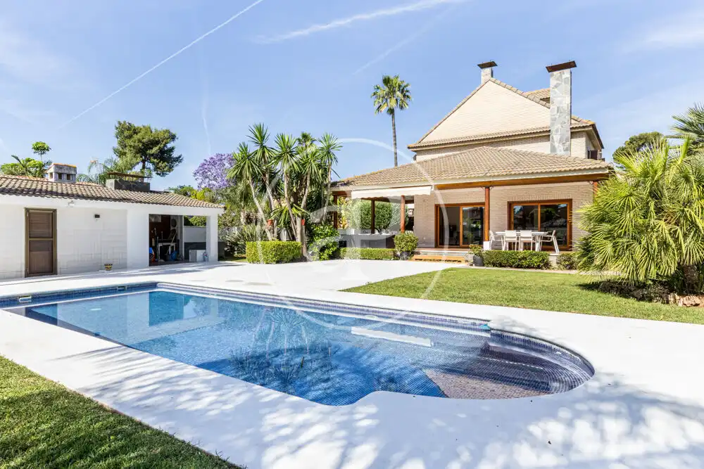 Jardí de Casa o xalet de lloguer en Madrid amb Aire condicionat, Calefacció i Jardí privat