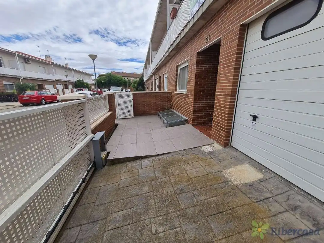 Vista exterior de Casa o chalet en venta en Cintruénigo con Aire acondicionado, Calefacción y Jardín privado