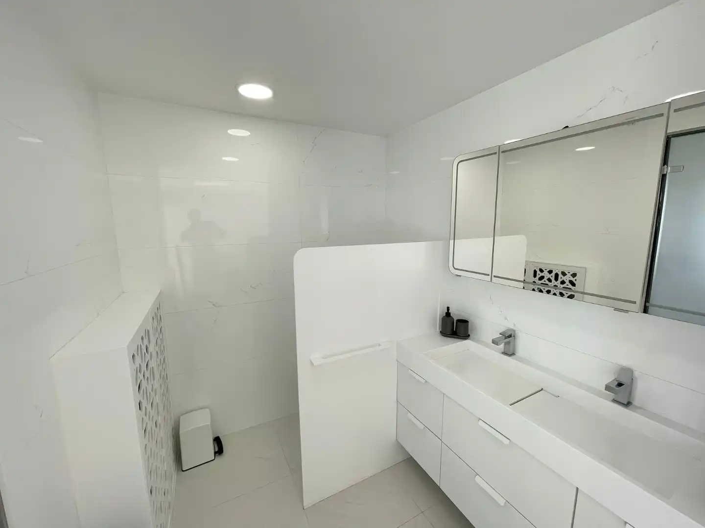 Baño de Dúplex de alquiler en Marbella con Aire acondicionado, Terraza y Amueblado