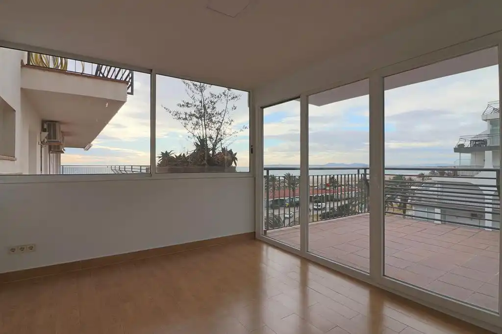Bedroom of Attic for sale in Empuriabrava  with Air Conditioner
