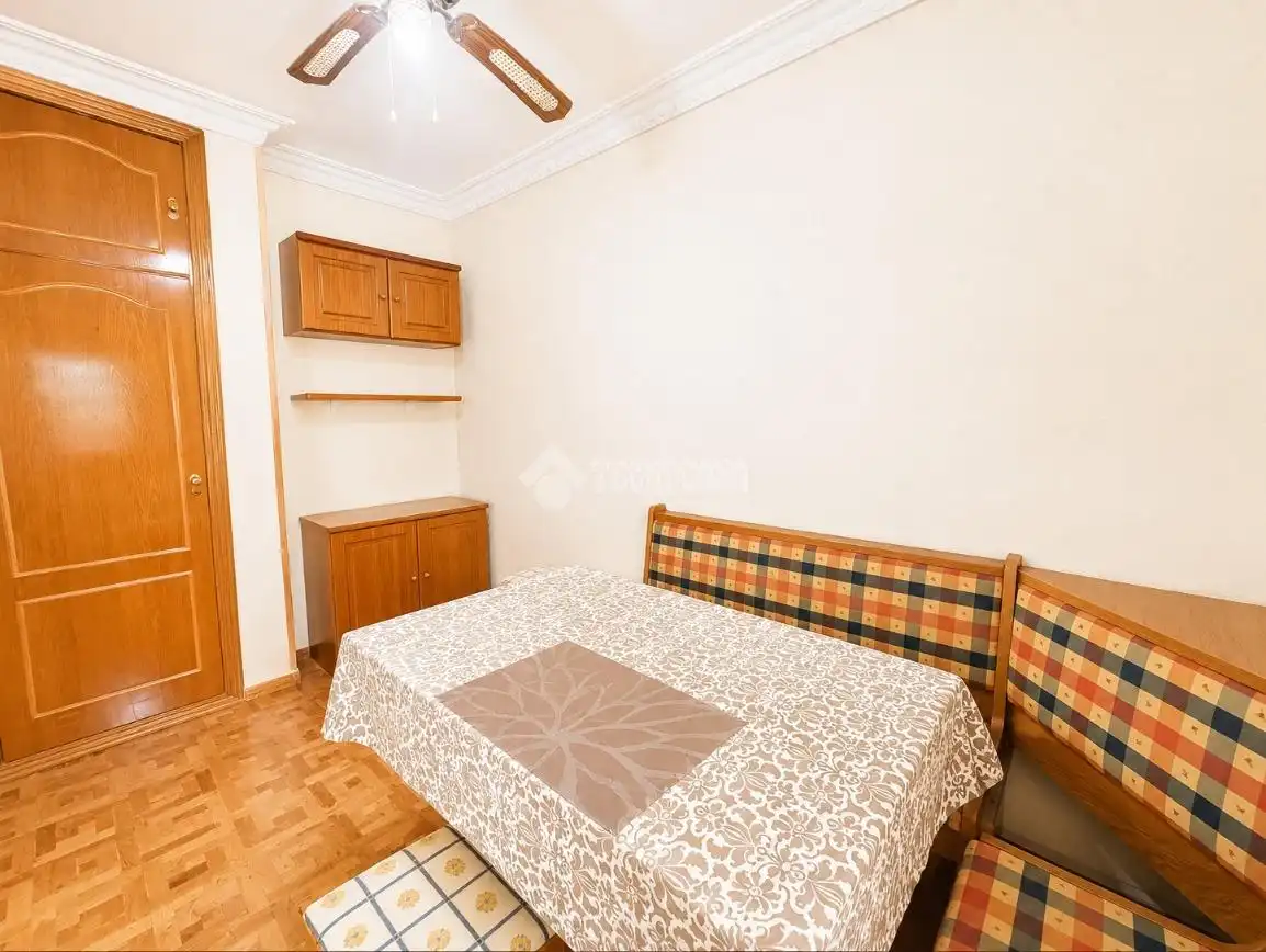 Habitación de Piso en venta en Madrid con Calefacción, Parquet y Terraza