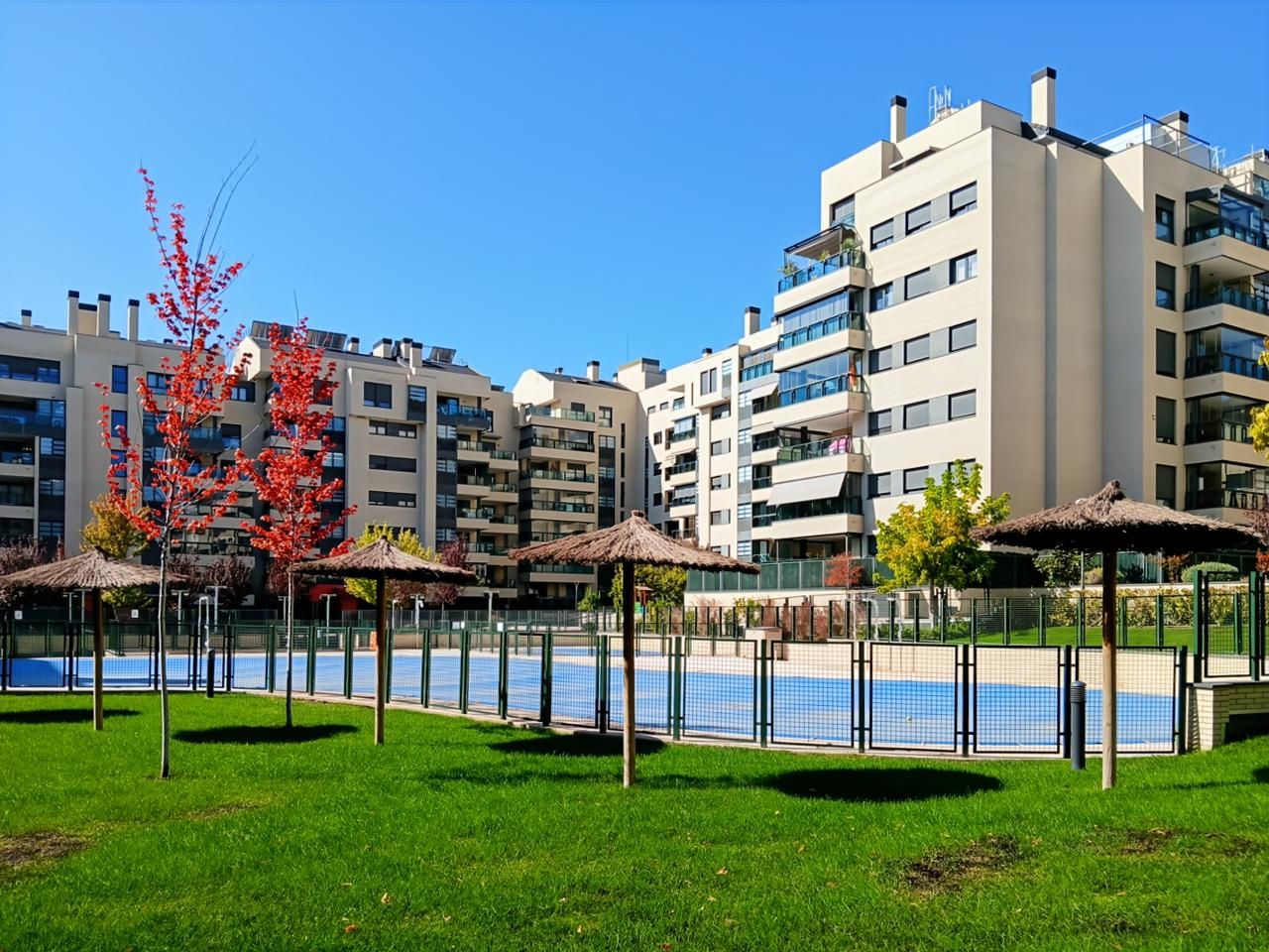 Exterior view of Flat for sale in Rivas-Vaciamadrid  with Air Conditioner, Heating and Community pool