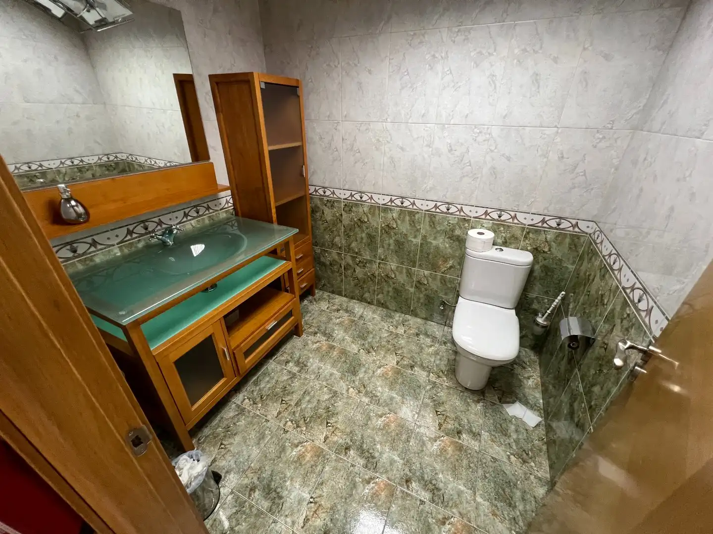 Badezimmer von Fabrikhallen zur Miete in Narón mit Alarm