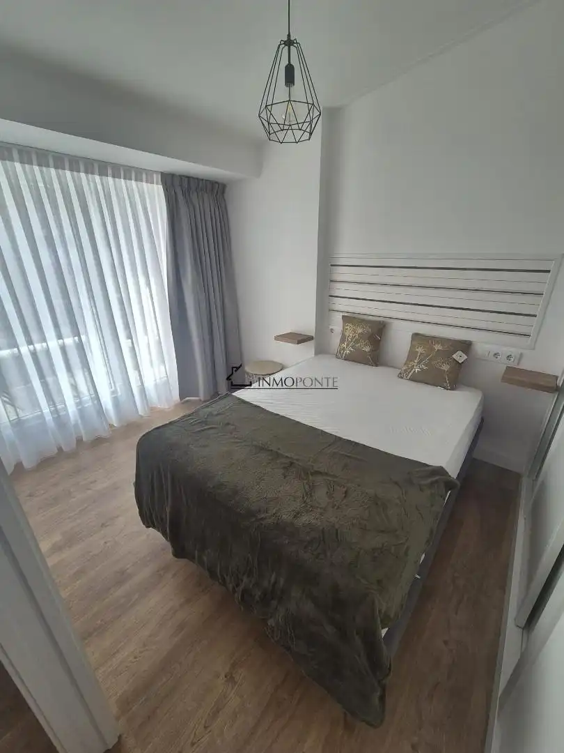 Schlafzimmer von Dachboden zur Miete in Pontevedra Capital  mit Heizung, Terrasse und Abstellraum