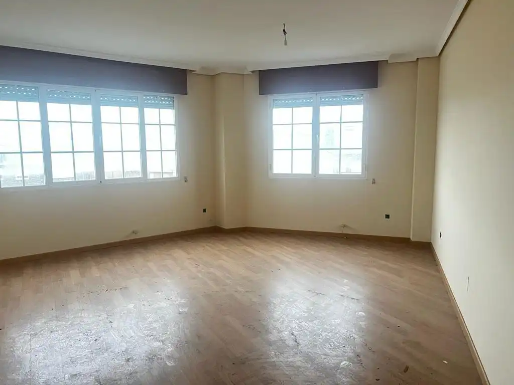 Habitación de Edificio en venta en Ponferrada