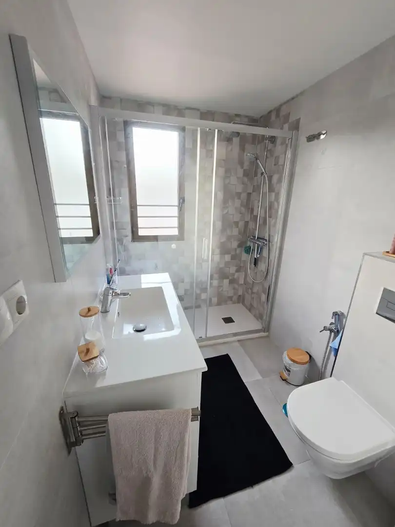 Bathroom of Flat for rent in Benidorm  with Air Conditioner, Private garden and Terrace