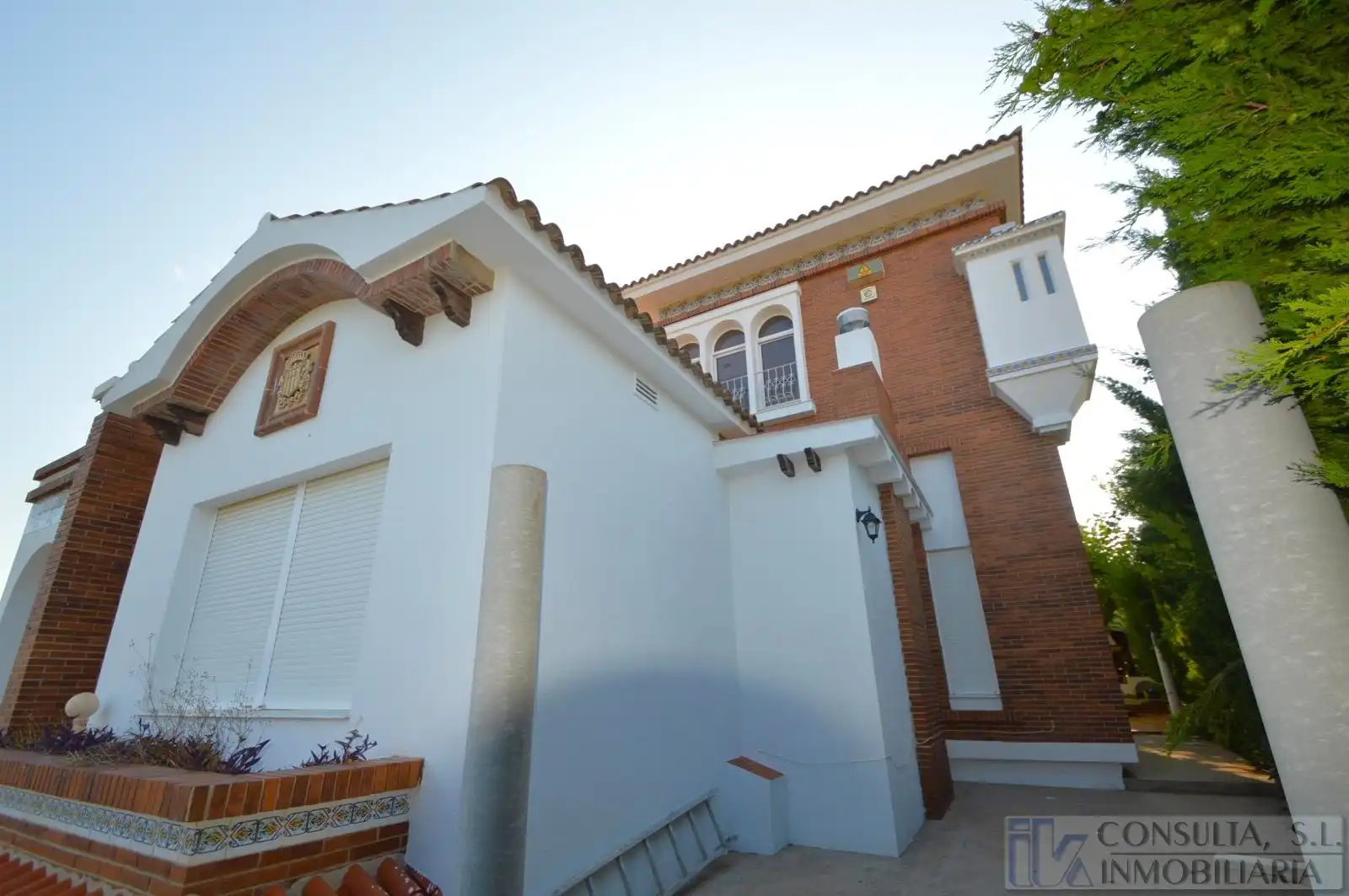 Vista exterior de Casa o xalet en venda en Vinaròs amb Jardí privat, Terrassa i Piscina