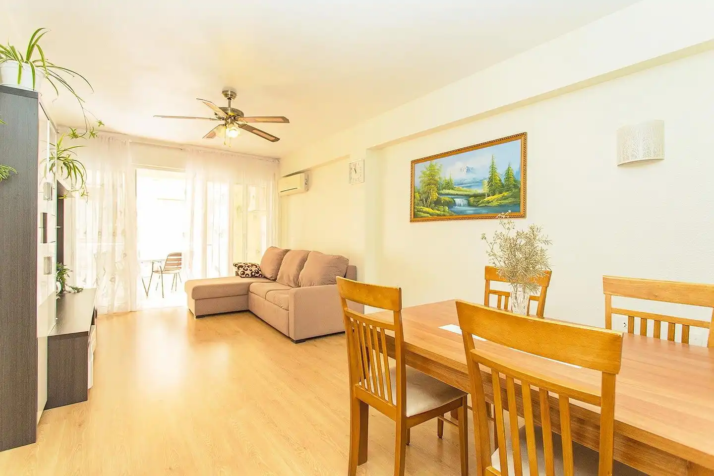 Sala de estar de Apartamento en venta en Torrevieja con Aire acondicionado, Terraza y Amueblado