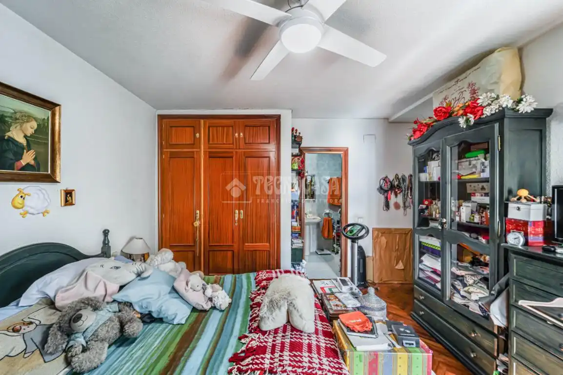 Habitación de Piso en venta en Madrid con Parquet y Balcón