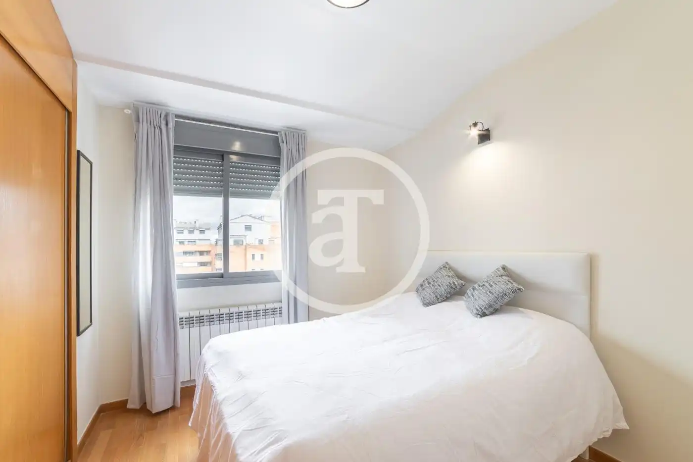 Attic for rent in Calle Fuente Cisneros, Parque Oeste - Fuente Cisneros
