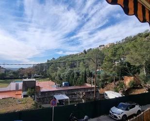 Exterior view of Flat to rent in Sant Pere de Ribes  with Terrace, Oven and Balcony