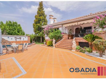 Villa mit Pool zum Verkauf in Barrio de la Vega