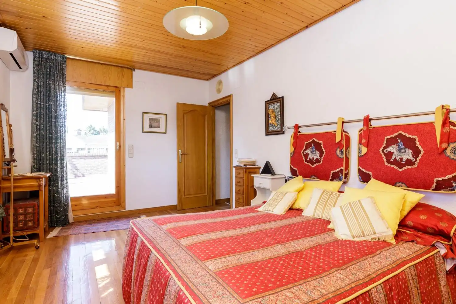 Bedroom of Houses for sale in Zaragoza  with Air Conditioner, Heating and Private garden