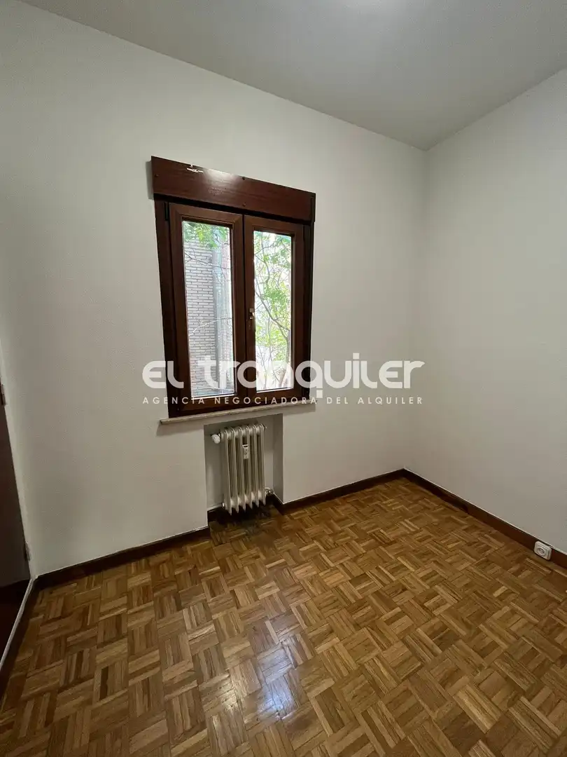 Dormitori de Pis de lloguer en Madrid amb Aire condicionat, Parquet i Terrassa