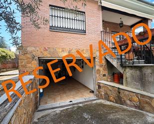 Exterior view of House or chalet for sale in Casarrubios del Monte  with Air Conditioner, Heating and Private garden