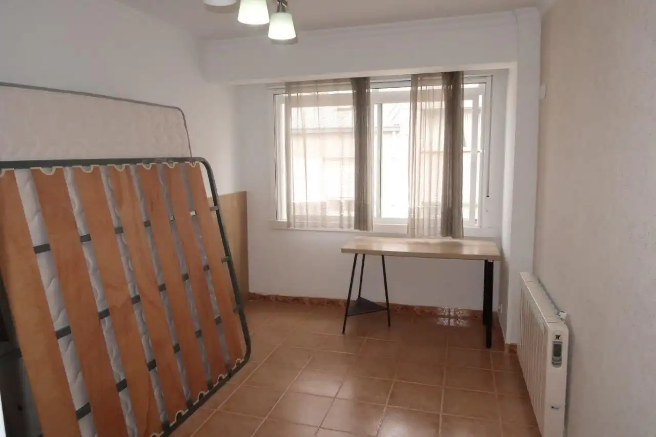 Schlafzimmer von Wohnung zur Miete in A Coruña Capital  mit Heizung und Möbliert